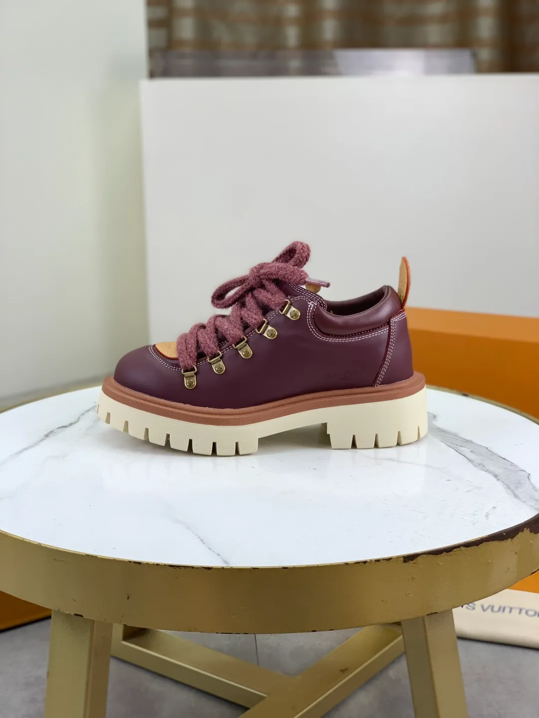 Men's shoes 💰P680 new LV | Louis Vuitton 🧡💚2025 autumn and winter new models, top version ⚠️ The counter features the latest LV REMIX lace-up mountaineering derby shoes, new hard goods 🆕 ❥BS purchasing level! Full of high-end feel! A popular model among bloggers at home and abroad, it’s retro and fashionable, and looks stunning on your feet! Mainly recommended models on the official website★ ━━━━━ ЅᏇєєt ━━━━━ ▪️Upper: top-grade first-layer cowhide ▪️Lining: imported sheepskin ▪️Outsole: original open-molded TPU non-slip outsole ▪️Sole height: 3.5cm ▪️Shoe size: Women 35-41 (41 customization is not returnable) Male 39-45 (46 customized, non-refundable)
